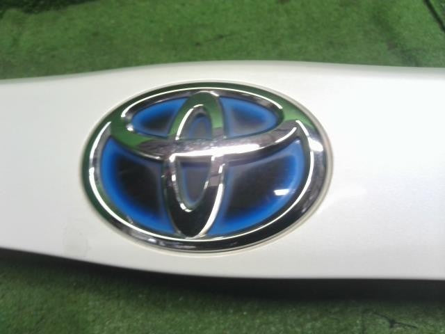 プリウス DAA-ZVW30 バックドアガーニッシュ　リクエストスイッチ付 76801-47070-A1 自社品番250076