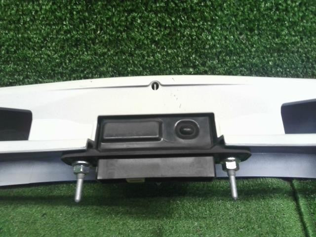 プリウス DAA-ZVW30 バックドアガーニッシュ　リクエストスイッチ付 76801-47070-A1 自社品番250076