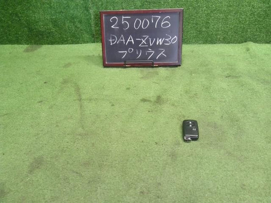プリウス DAA-ZVW30 キーレス　スマートキー　鍵　89904-47160 自社品番250076
