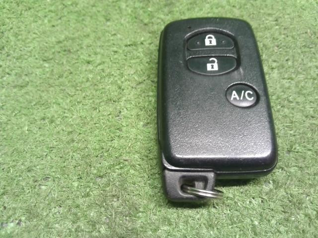プリウス DAA-ZVW30 キーレス　スマートキー　鍵　89904-47160 自社品番250076
