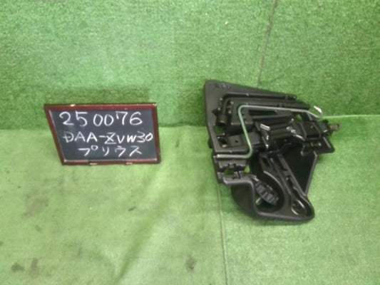 プリウス DAA-ZVW30 純正　パンダジャッキ　車載工具セット　ケース付　09111-33030 自社品番250076