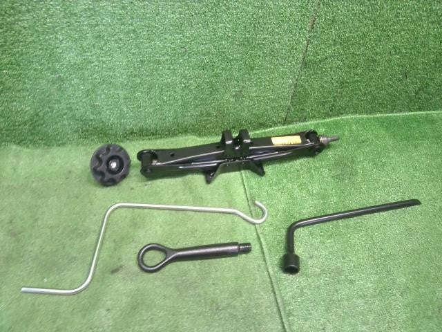 プリウス DAA-ZVW30 純正　パンダジャッキ　車載工具セット　ケース付　09111-33030 自社品番250076