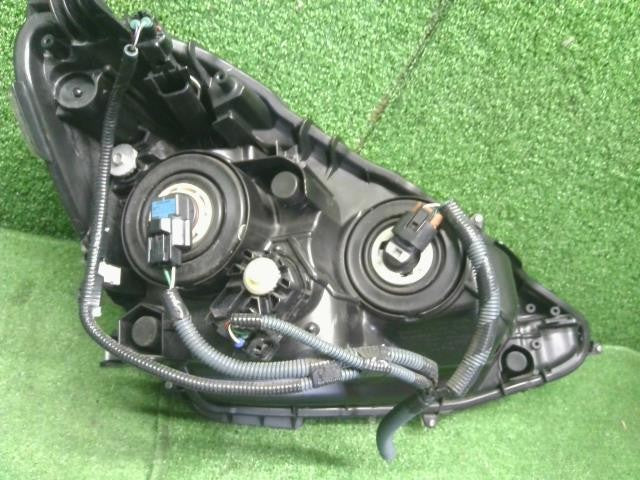 アクア DAA-NHP10 左ヘッドランプ　右ヘッドライト　コイト52-244　運転席側　助手席側 81150-52E61 自社品番250083