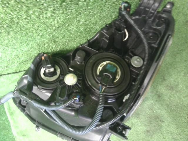 アクア DAA-NHP10 左ヘッドランプ　右ヘッドライト　コイト52-244　運転席側　助手席側 81150-52E61 自社品番250083