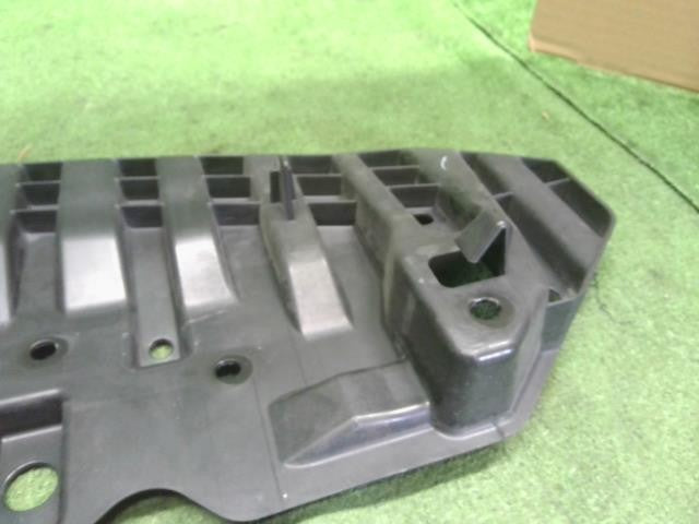 アクア DAA-NHP10 フロントバンパーアブソーバー 52618-52050 自社品番250083