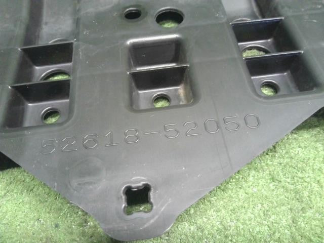 アクア DAA-NHP10 フロントバンパーアブソーバー 52618-52050 自社品番250083