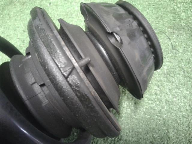 アクア DAA-NHP10 右フロント　ストラット　ショック　スプリング　バネ　運転席側　48510-52M30 自社品番250083