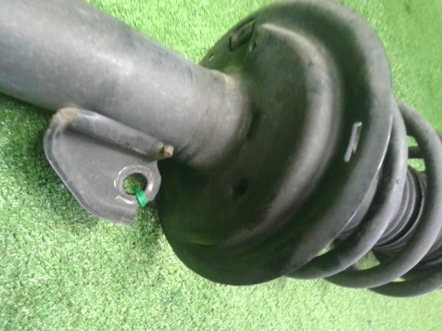 アクア DAA-NHP10 右フロント　ストラット　ショック　スプリング　バネ　運転席側　48510-52M30 自社品番250083