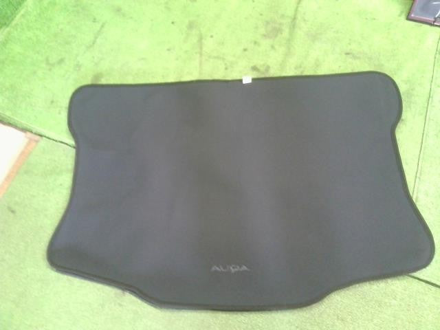 アクア DAA-NHP10 ラゲッジマット  自社品番250083