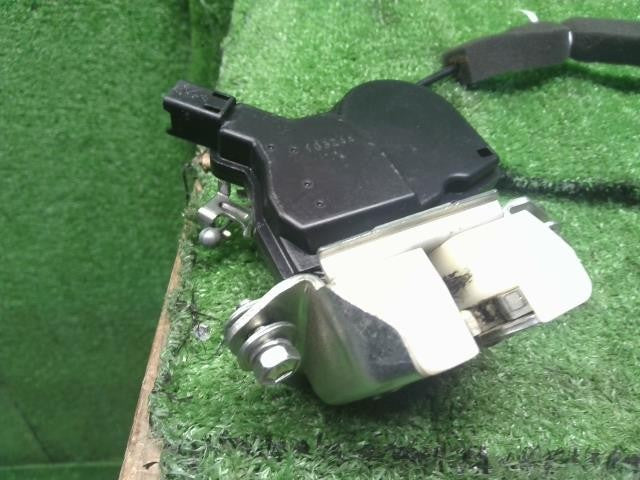 パッソ DBA-KGC35 トランク・バックドアロック 69350-B1070 自社品番250084