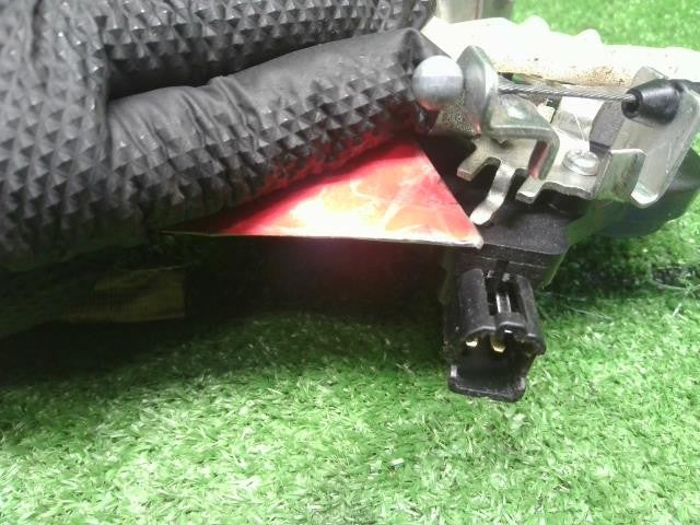 パッソ DBA-KGC35 トランク・バックドアロック 69350-B1070 自社品番250084