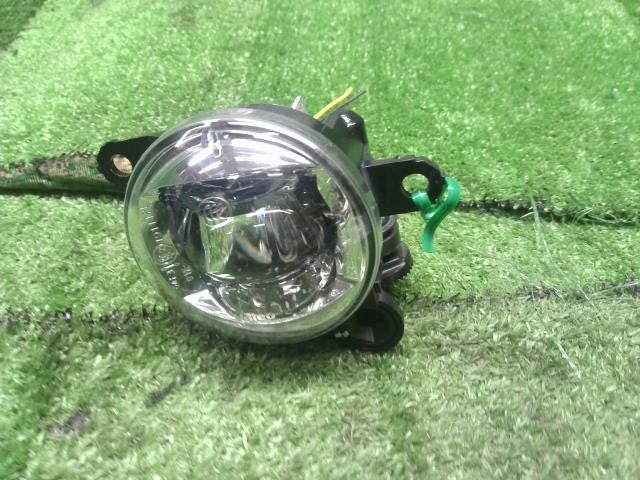 ルークス 4AA-B48A 右フォグランプ 右フォグライト　運転席側　Valeo　F1-01R　26150-8990E 自社品番250086　品番参考程度クレーム対象外