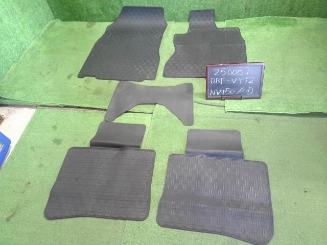 NV150 ＡＤ DBF-VY12 日産純正 フロアマット  1台分 ロゴ入 自社品番250087