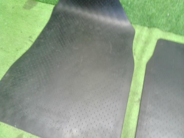 NV150 ＡＤ DBF-VY12 日産純正 フロアマット  1台分 ロゴ入 自社品番250087