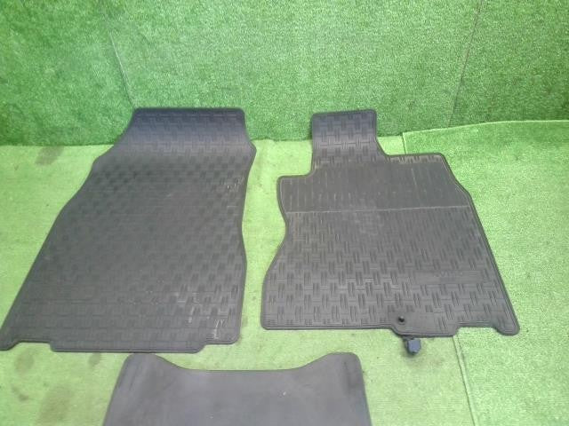 NV150 ＡＤ DBF-VY12 日産純正 フロアマット  1台分 ロゴ入 自社品番250087