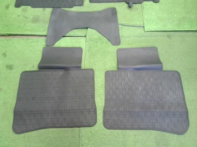 NV150 ＡＤ DBF-VY12 日産純正 フロアマット  1台分 ロゴ入 自社品番250087