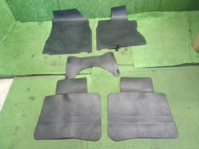 NV150 ＡＤ DBF-VY12 日産純正 フロアマット  1台分 ロゴ入 自社品番250087