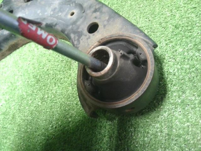 タントエグゼ DBA-L455S 左フロントロアアーム 助手席側 48069-B2041 自社品番250089