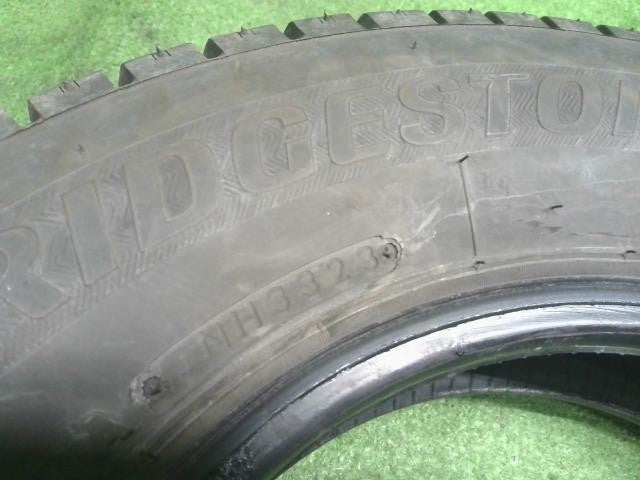 (2)12インチ 冬 スタッドレスタイヤ 中古  4本セット 23年 145/80R12 ブリヂストン エブリィバン外し 自社品番250092