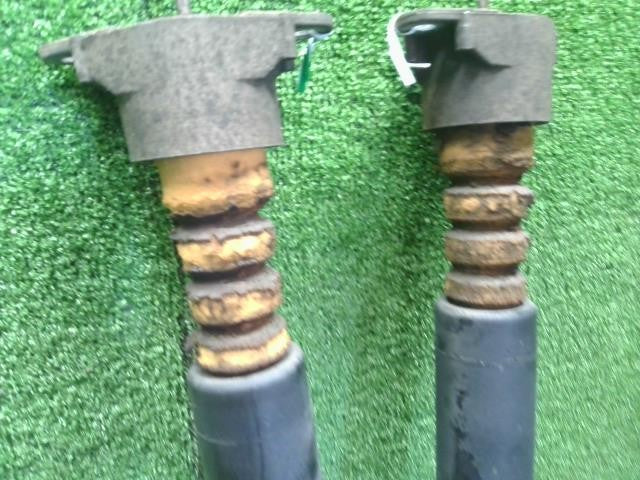 ベリーサ DBA-DC5W リアショック左右　スプリング　バネ D462-28-70X 自社品番250095