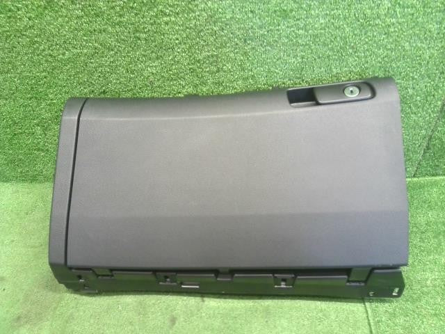 アコード DAA-CR6 グローブBOX 下側　77510-T2M-T01ZB 自社品番250097