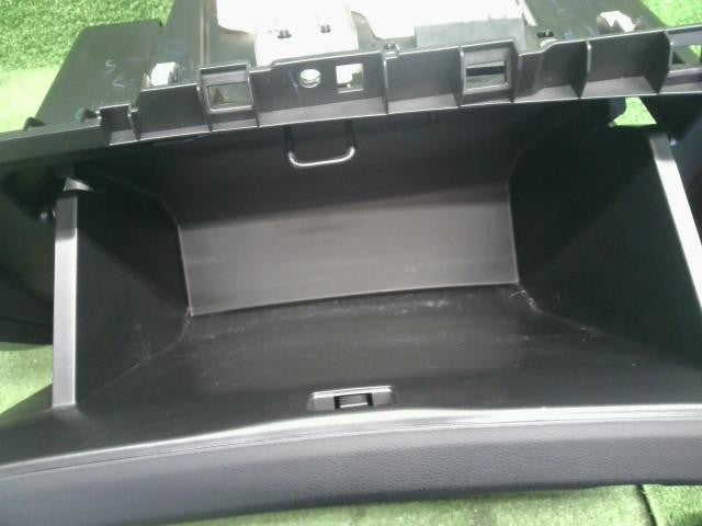 アコード DAA-CR6 グローブBOX 下側　77510-T2M-T01ZB 自社品番250097