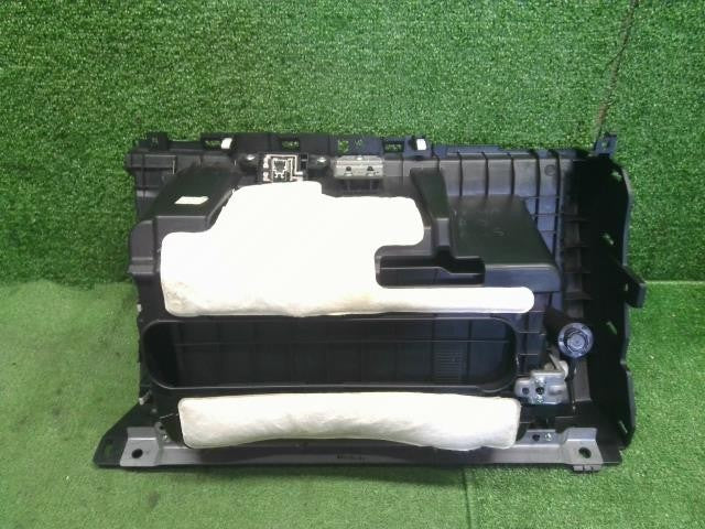 アコード DAA-CR6 グローブBOX 下側　77510-T2M-T01ZB 自社品番250097