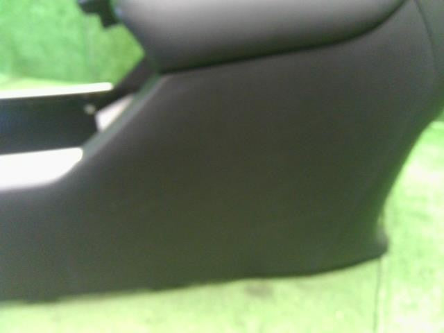 アコード DAA-CR6 コンソールボックス　ひじ掛け部 83450-T2M-T01ZA 自社品番250097