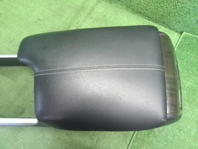 アコード DAA-CR6 コンソールボックス　ひじ掛け部 83450-T2M-T01ZA 自社品番250097