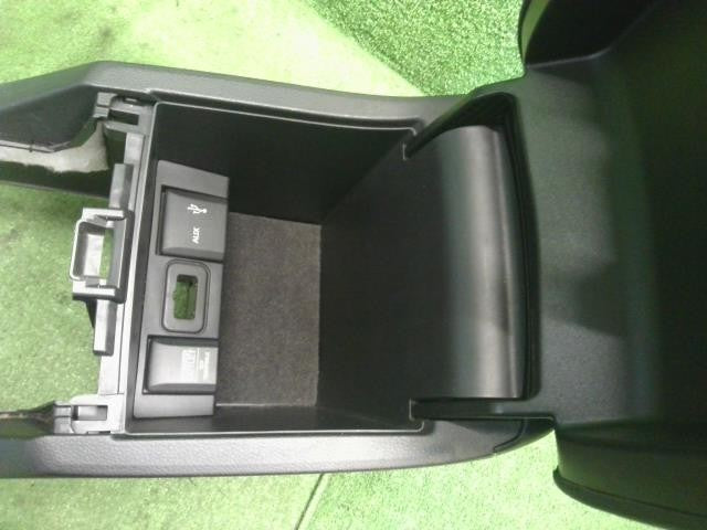 アコード DAA-CR6 コンソールボックス　ひじ掛け部 83450-T2M-T01ZA 自社品番250097