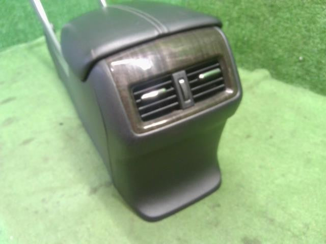 アコード DAA-CR6 コンソールボックス　ひじ掛け部 83450-T2M-T01ZA 自社品番250097