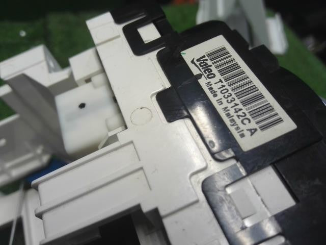 キューブ DBA-Z12 エアコンスイッチパネル　マニュアルACパネル 27510-1FU1A 自社品番250098