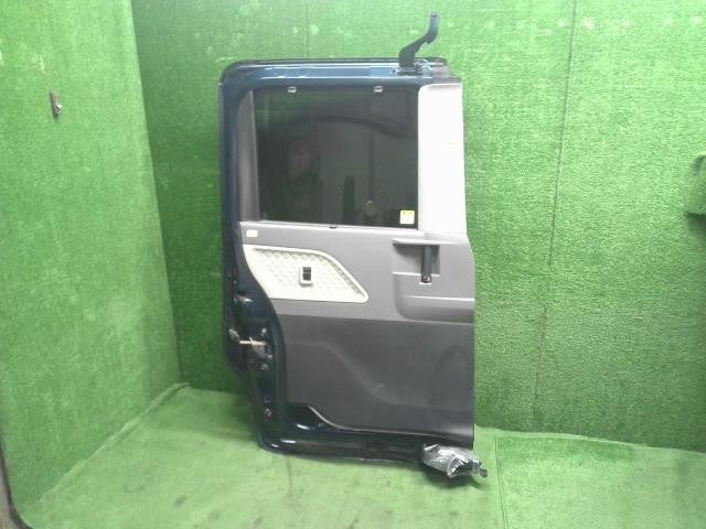 タント 6BA-LA660S 左リアドア　助手席側後ろ　 67004-B2340 自社品番250102　色B82