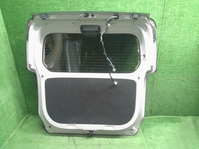 タント 6BA-LA660S バックドア　リアゲートドア　ハイマウント　カメラ　スポイラー 67005-B2F00-B0 自社品番250102　色B82