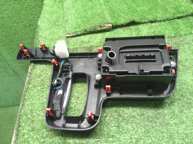 タント 6BA-LA660S エアコンスイッチパネル オートACパネル　55910-B2680 自社品番250102