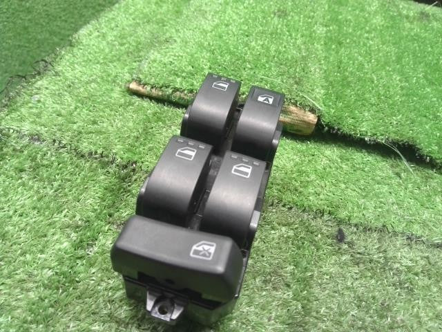 タント 6BA-LA660S パワーウインドウスイッチ PWスイッチ　84820-B2530 自社品番250102