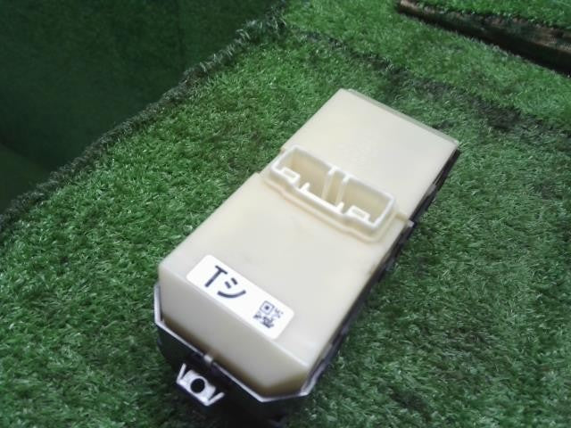 タント 6BA-LA660S パワーウインドウスイッチ PWスイッチ　84820-B2530 自社品番250102