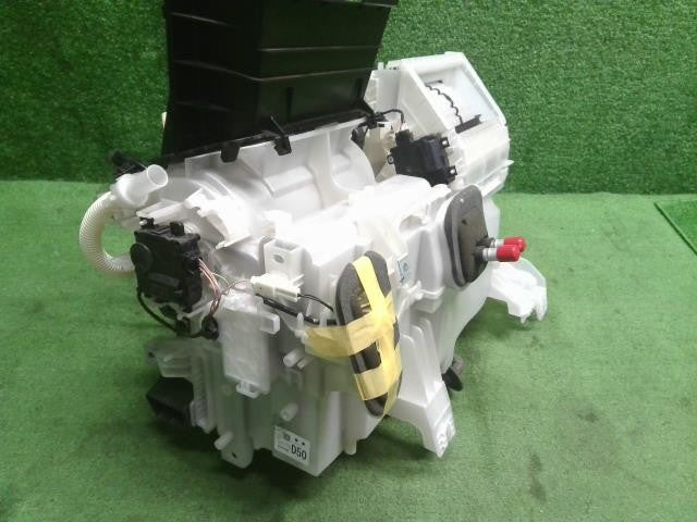 タント 6BA-LA660S カーヒーターケース エキパン　エバポレーター　ヒーターコア差込口　87010-B2D50 自社品番250102