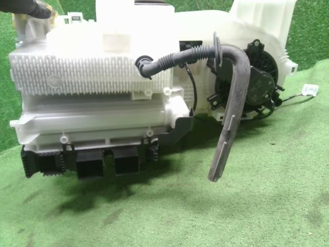 タント 6BA-LA660S カーヒーターケース エキパン　エバポレーター　ヒーターコア差込口　87010-B2D50 自社品番250102