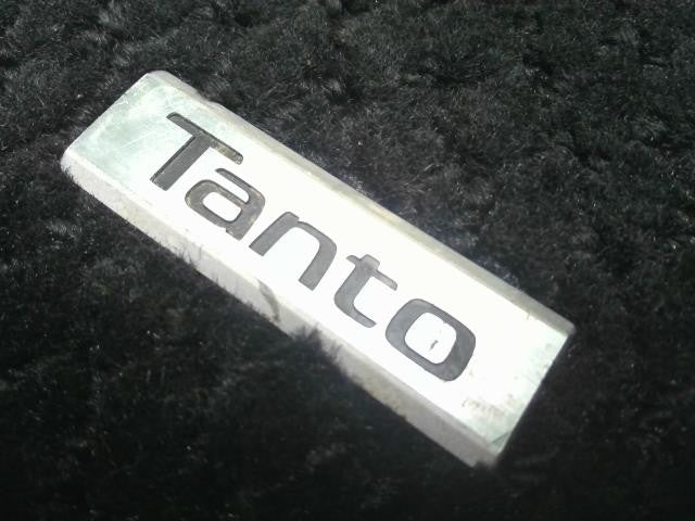 タント 6BA-LA660S ダイハツ純正フロアマット フロント　リア　1台分　ロゴ入　運転席側　助手席側 　自社品番250102