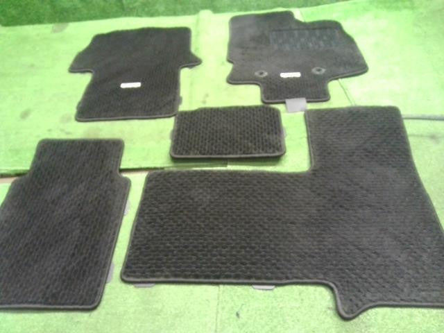 タント 6BA-LA660S ダイハツ純正フロアマット フロント　リア　1台分　ロゴ入　運転席側　助手席側 　自社品番250102