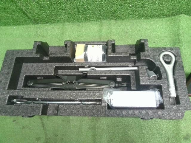 タント 6BA-LA660S 車載工具 純正　パンク修理材　コンプレッサー　パンダジャッキ　ケースセット09111-B2011 自社品番250102