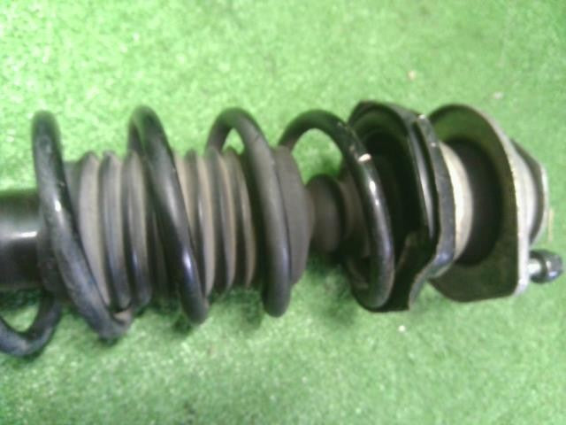 ムーヴ DBA-LA110S 左フロントストラット ショック　助手席側　トキコ　48520-B2C40 自社品番250103