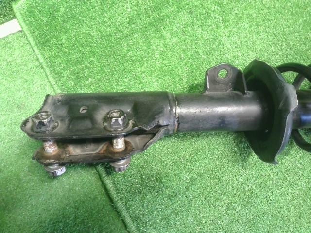 ムーヴ DBA-LA110S 左フロントストラット ショック　助手席側　トキコ　48520-B2C40 自社品番250103