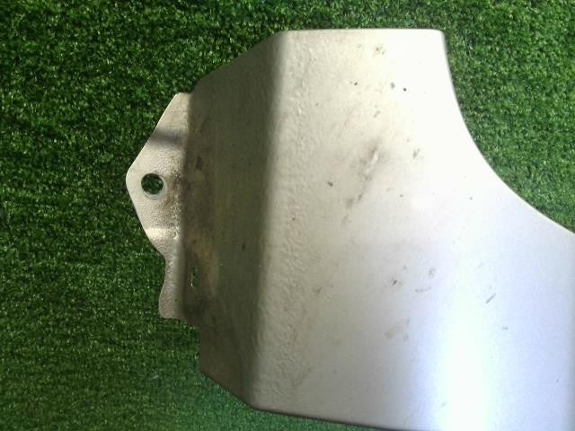 アクア DAA-NHP10 右フロントフェンダー 運転席側　1F7　53811-52310 自社品番250106