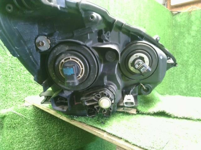 アクア DAA-NHP10 左ヘッドランプ　ヘッドライト　助手席側　コイト　52-291 81150-52K40 自社品番250106