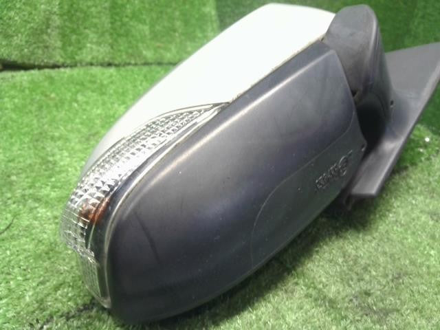 アクア DAA-NHP10 右 運転席 ドアミラー サイドミラー　ウィンカー　1F7　TOKAIRIKA　87910-52F40 自社品番250106