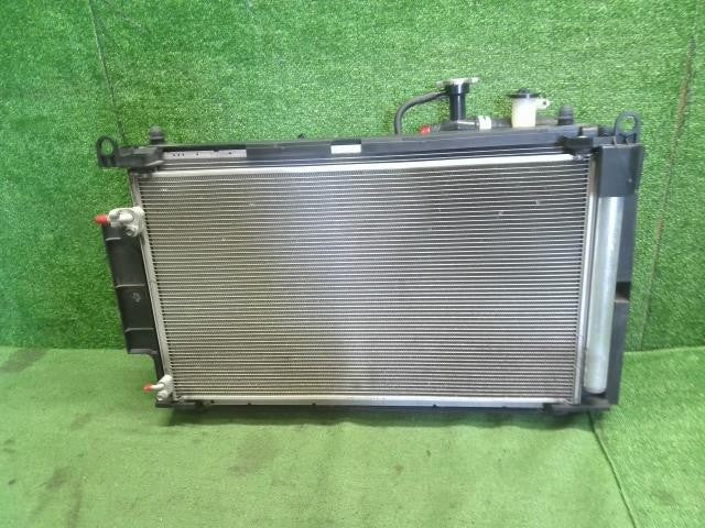 アクア DAA-NHP10 7枚羽　ラジエーター 電動ファン　2WD　16400-21330 422134-8630　自社品番250106