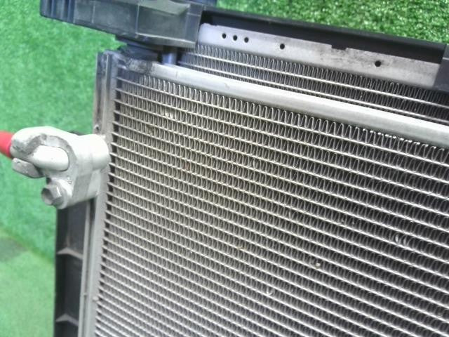 アクア DAA-NHP10 7枚羽　ラジエーター 電動ファン　2WD　16400-21330 422134-8630　自社品番250106