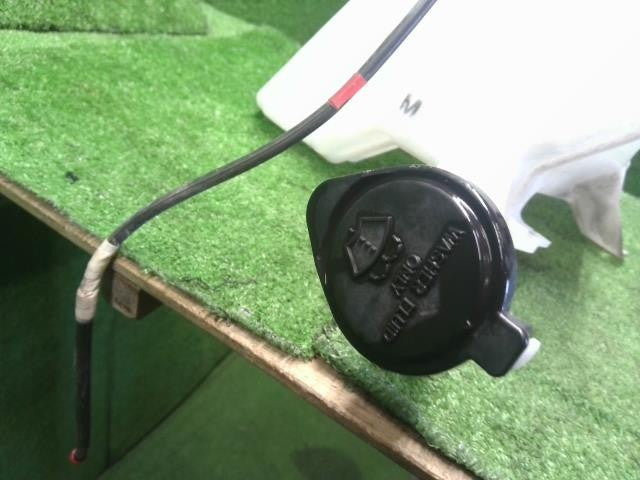 アクア DAA-NHP10 ウォッシャータンク　フロントリア用　 DENSO　060851-399　85315-52440 自社品番250106